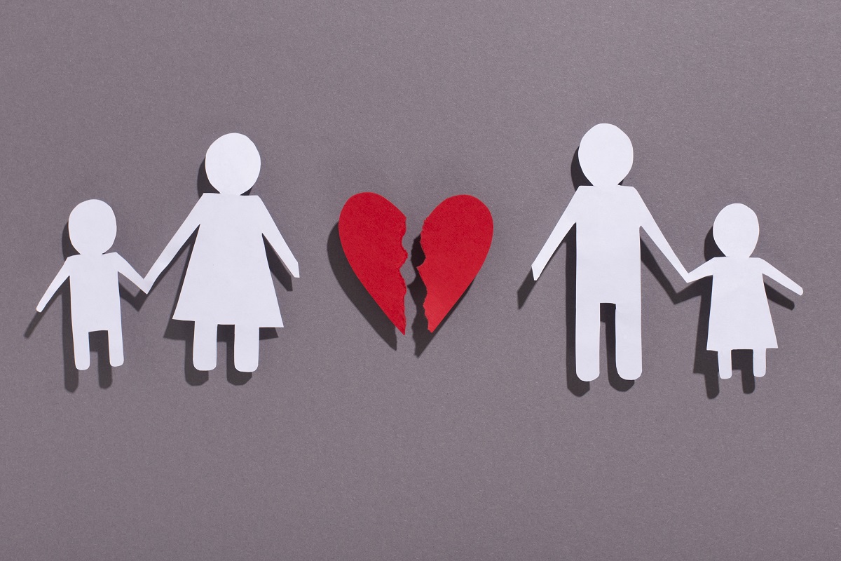 Paper chain family cut out with broken heart on gray background, divorce and broken family concept, panorama